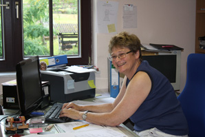 Mitarbeiterin im Büro